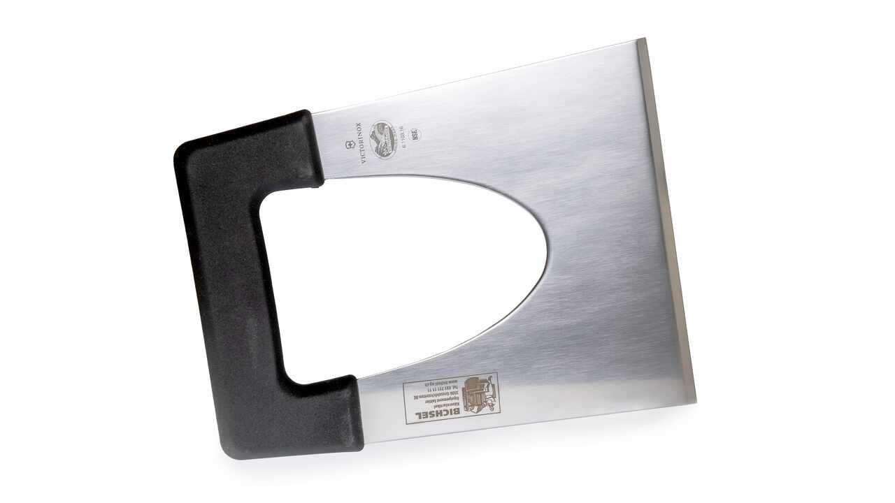 152216 Käsemesser CNS D-Griff aus Kunststoff
152216 Couteau à fromage 18 x 16 cm inox, poign. en mat. synth.